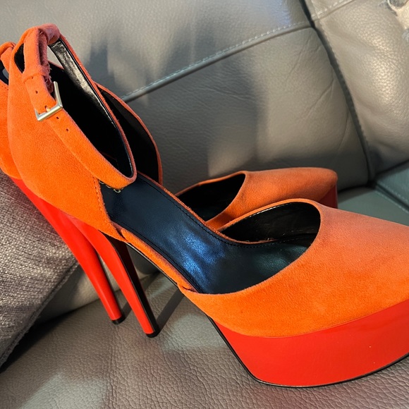 GUESS Women’s Rachel Pump Orange Suede SIZE 9.5 Heel Pumps Platform halloween - Picture 1 of 4